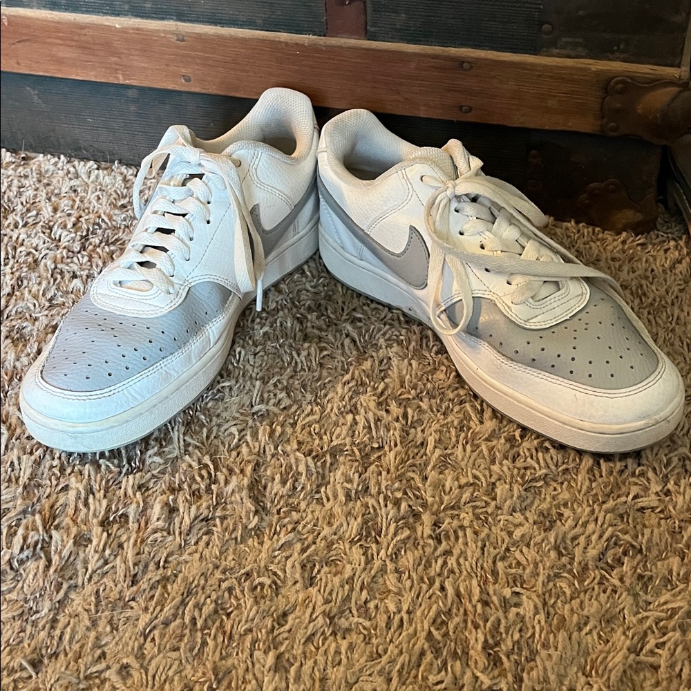 Nike Court Vision Low Sneaker gray. Size 8